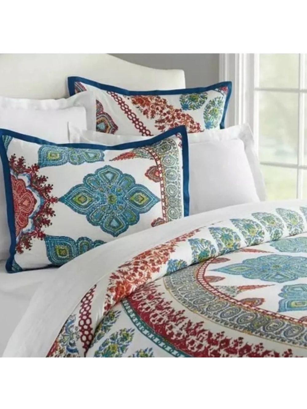 Pottery Barn Aurora Medallion Full/Queen duvet cover 1 Euro Sham